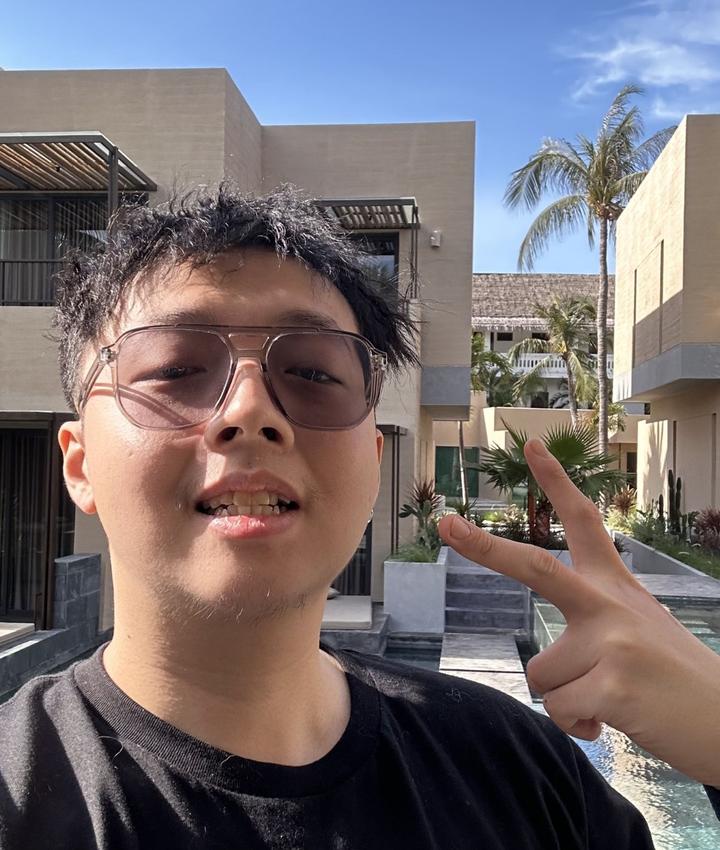 Portrait of Dong